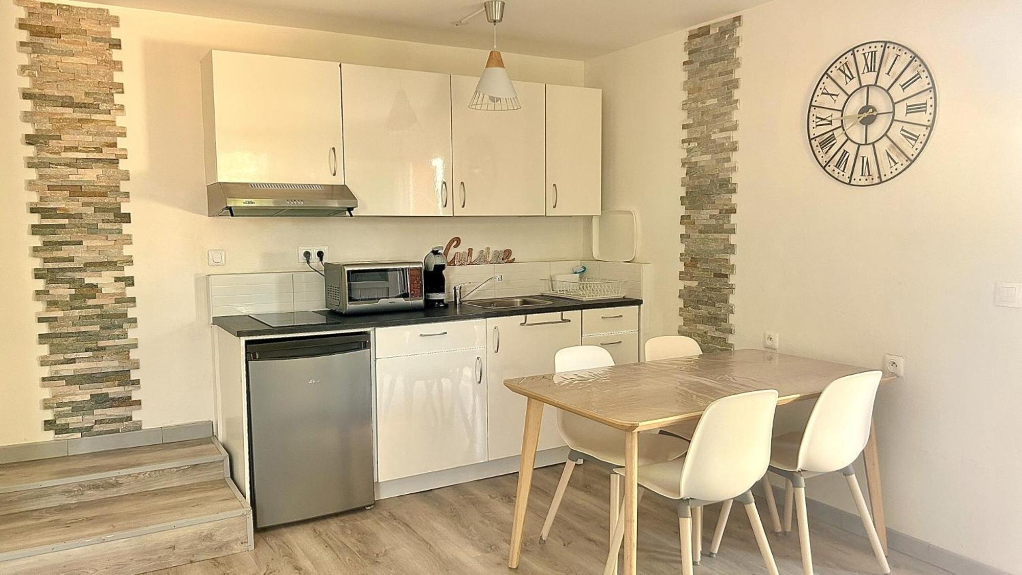 2 Hebergements - 10 Couchages - Parking, Piscine, Jacuzzi - Convivialite Рокбрюн-сюр-Аржан Экстерьер фото