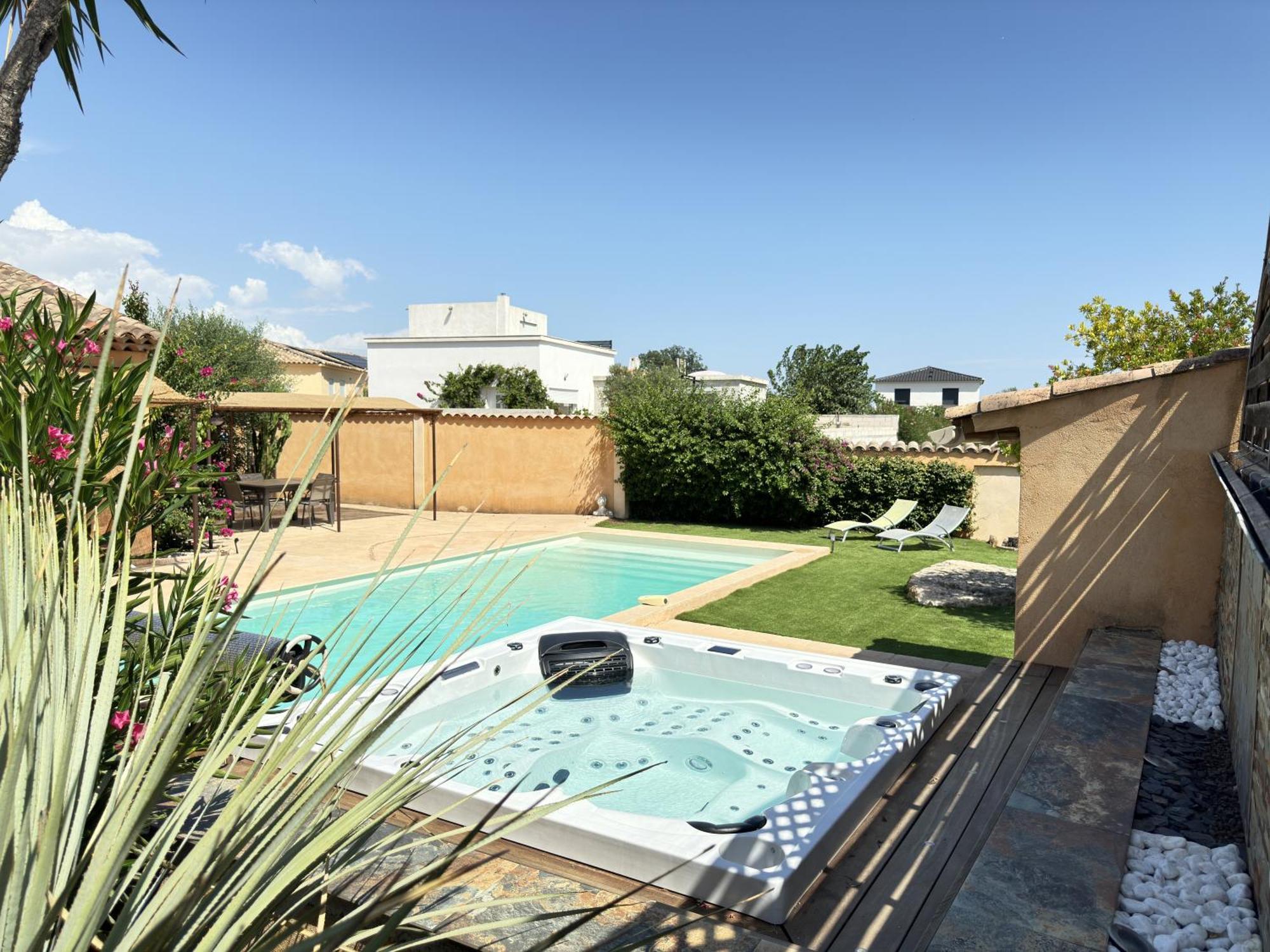 2 Hebergements - 10 Couchages - Parking, Piscine, Jacuzzi - Convivialite Рокбрюн-сюр-Аржан Экстерьер фото